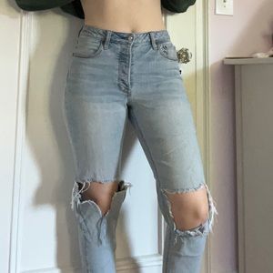 American Eagle Stretch Distressed Vintage Hi Rise Jeans!